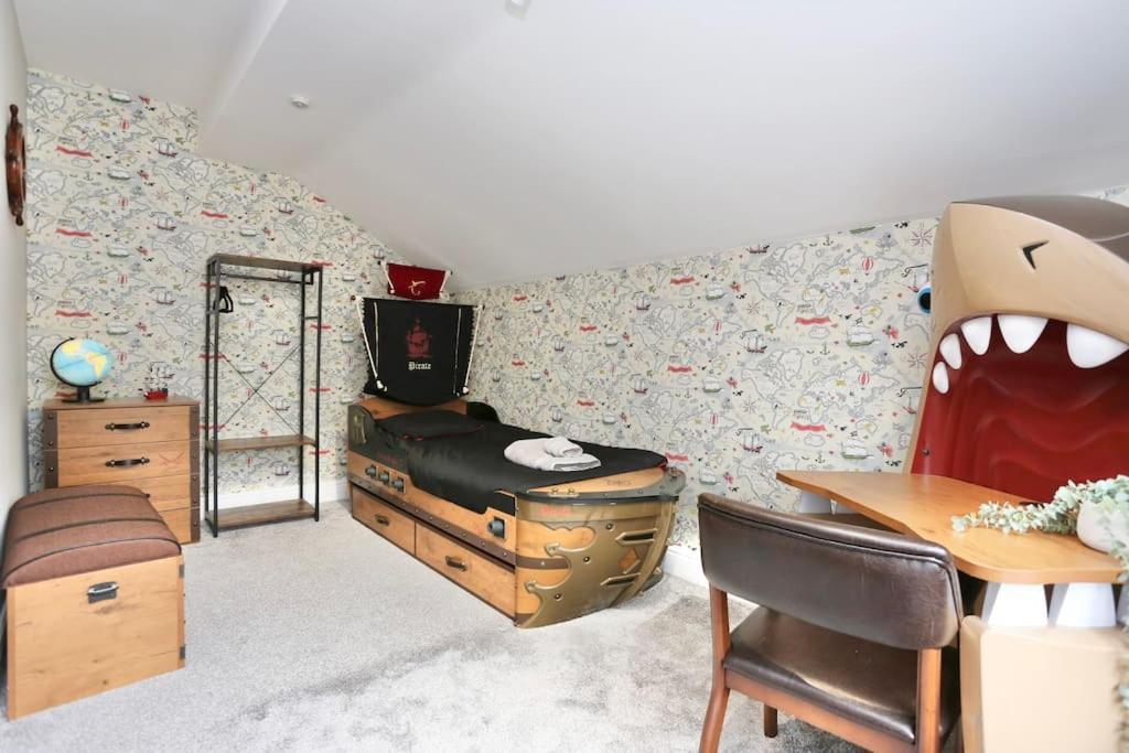 The Hot Tub Townhouse By Holiday Heim Lytham St Annes Bagian luar foto