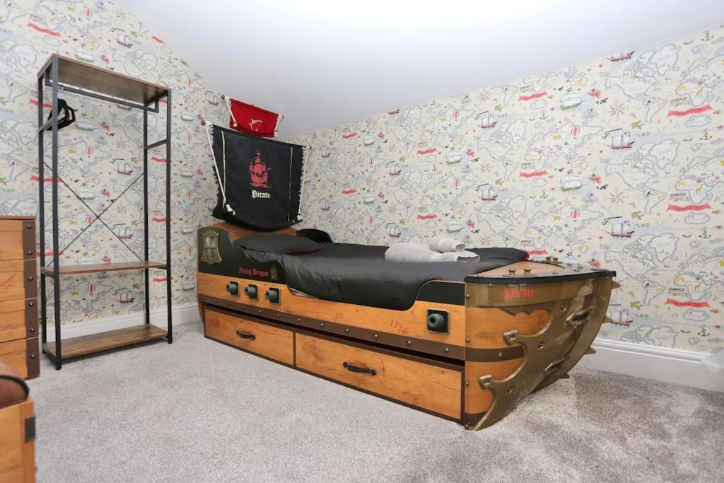 The Hot Tub Townhouse By Holiday Heim Lytham St Annes Bagian luar foto