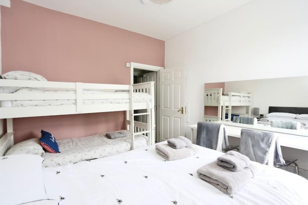 The Hot Tub Townhouse By Holiday Heim Lytham St Annes Bagian luar foto