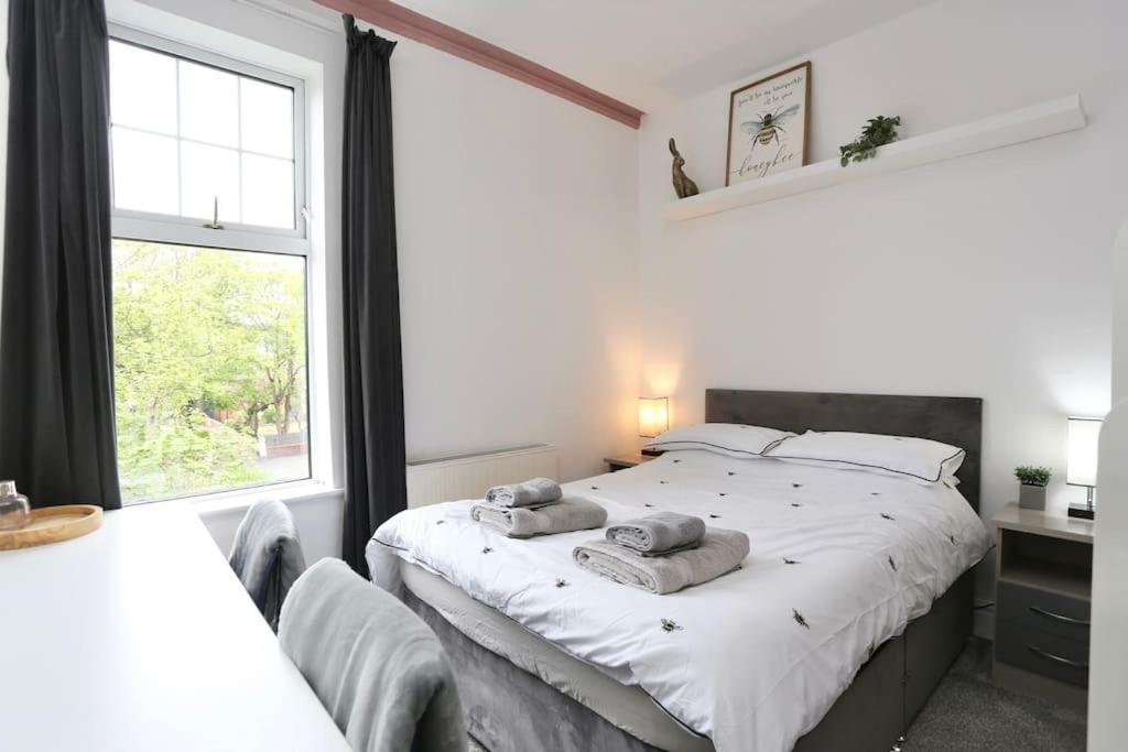 The Hot Tub Townhouse By Holiday Heim Lytham St Annes Bagian luar foto