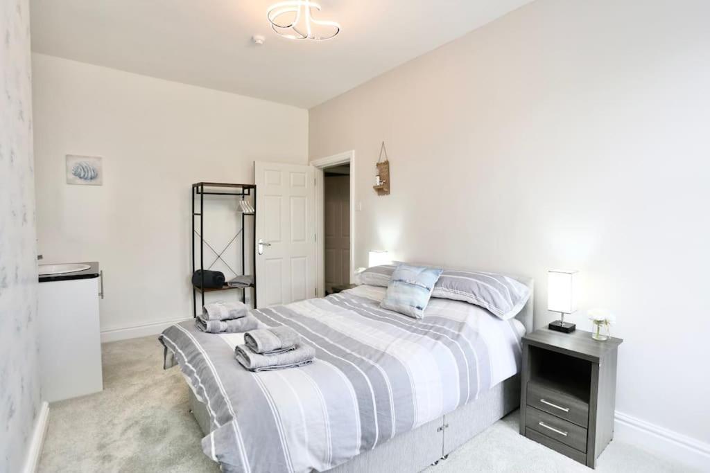 The Hot Tub Townhouse By Holiday Heim Lytham St Annes Bagian luar foto