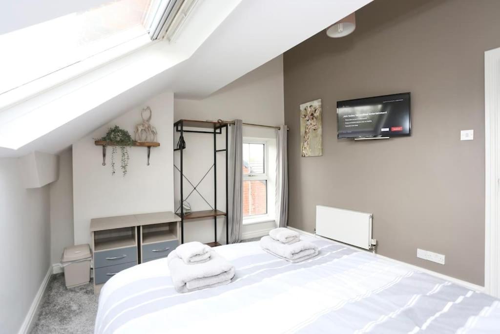 The Hot Tub Townhouse By Holiday Heim Lytham St Annes Bagian luar foto
