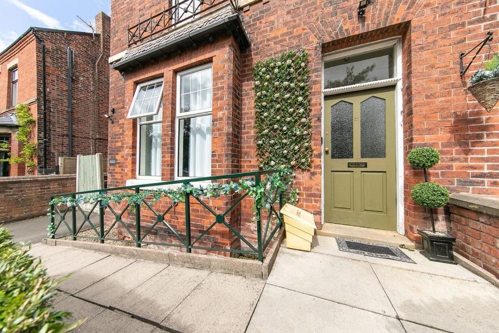 The Hot Tub Townhouse By Holiday Heim Lytham St Annes Bagian luar foto