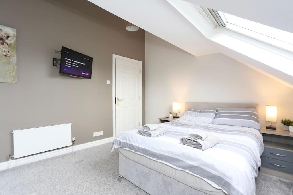 The Hot Tub Townhouse By Holiday Heim Lytham St Annes Bagian luar foto