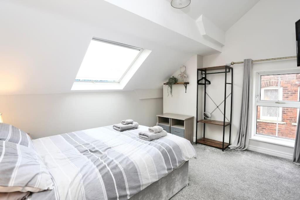 The Hot Tub Townhouse By Holiday Heim Lytham St Annes Bagian luar foto
