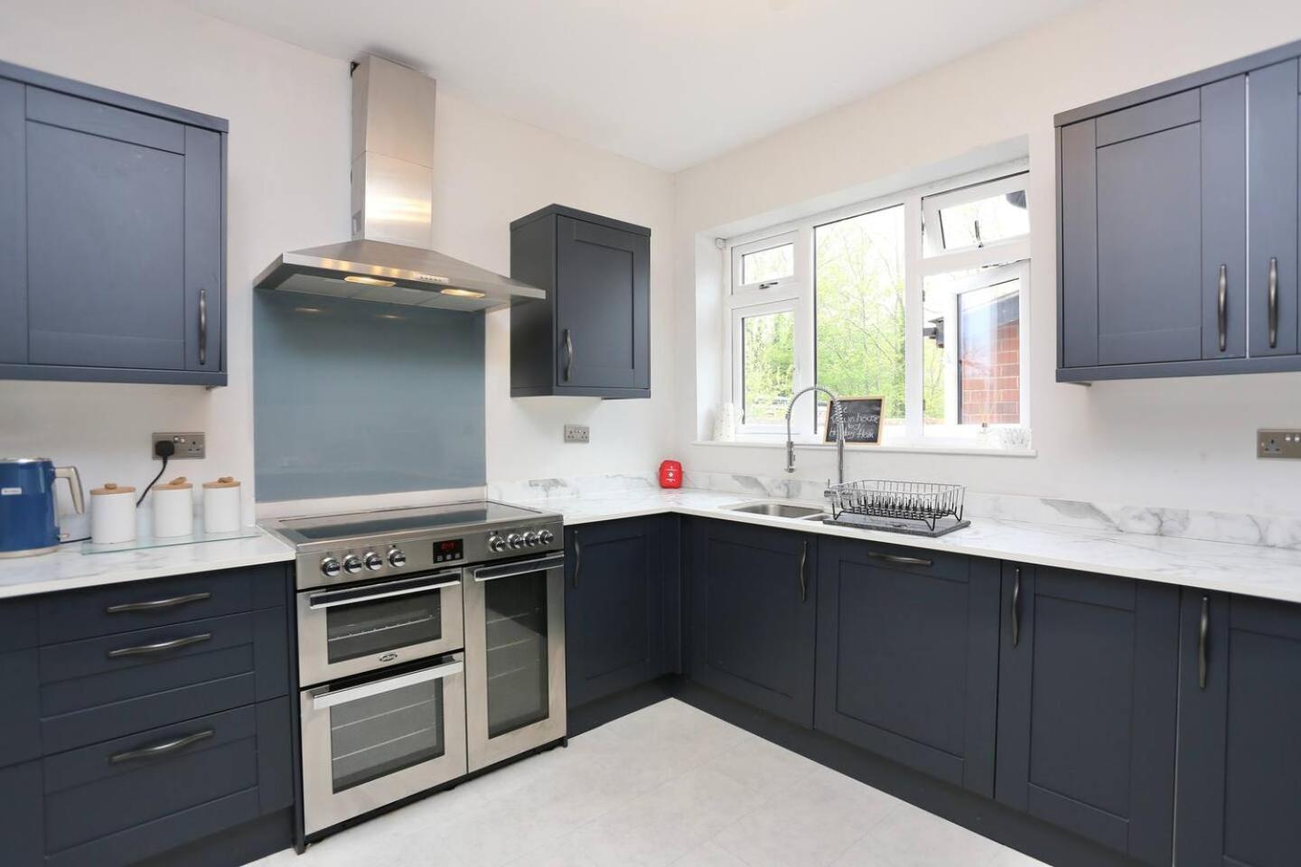 The Hot Tub Townhouse By Holiday Heim Lytham St Annes Bagian luar foto