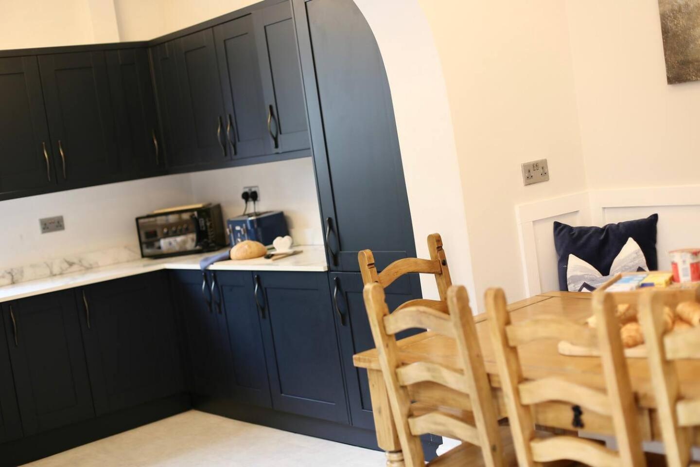 The Hot Tub Townhouse By Holiday Heim Lytham St Annes Bagian luar foto