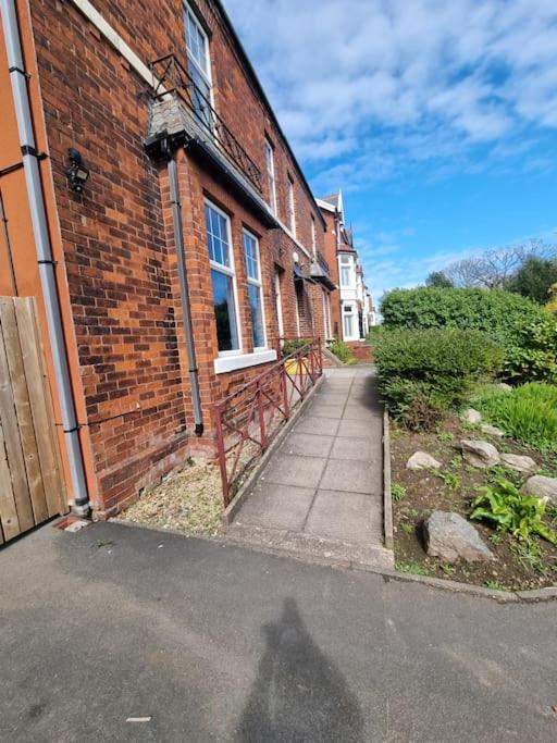 The Hot Tub Townhouse By Holiday Heim Lytham St Annes Bagian luar foto