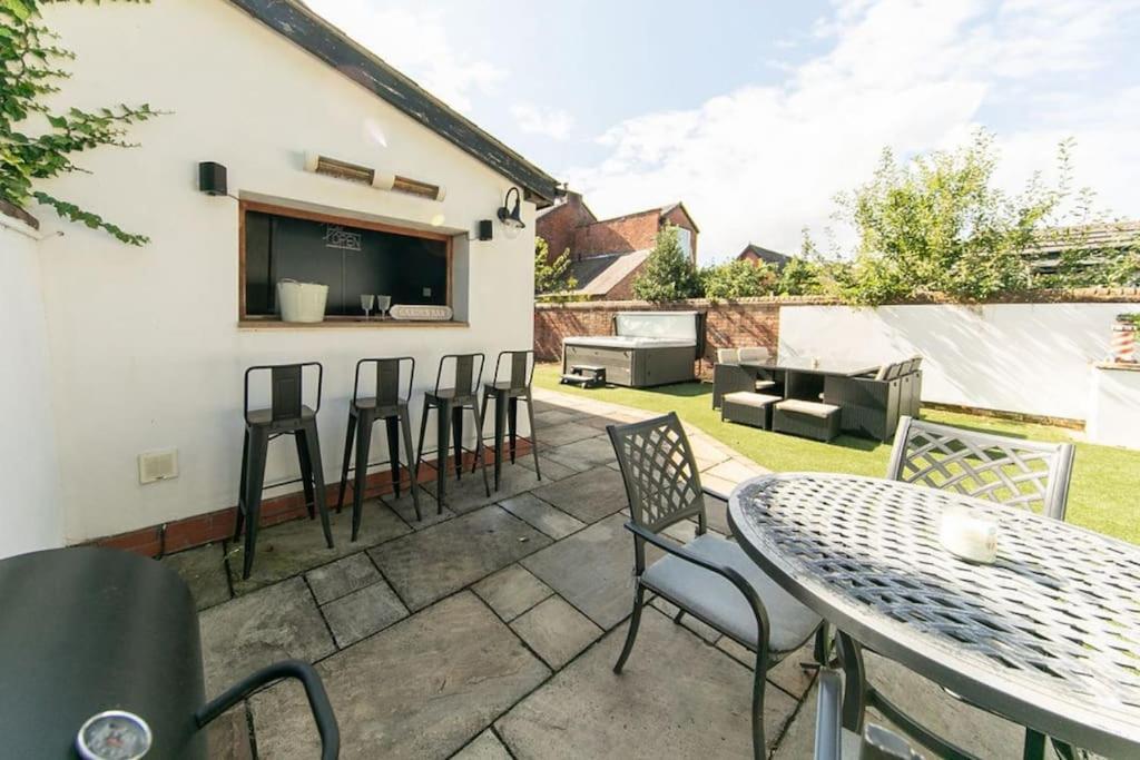 The Hot Tub Townhouse By Holiday Heim Lytham St Annes Bagian luar foto