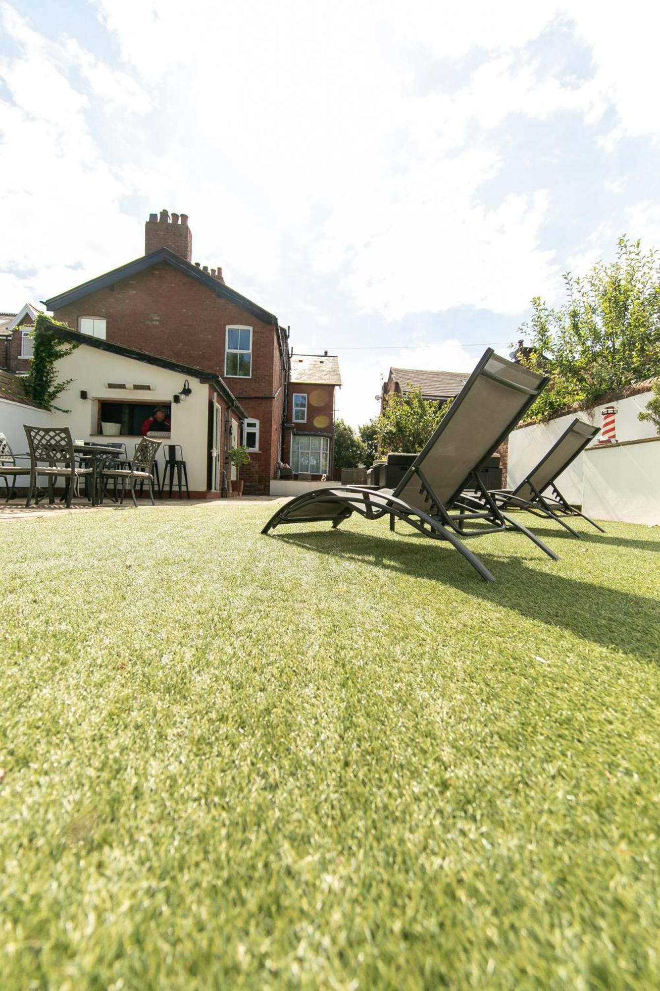 The Hot Tub Townhouse By Holiday Heim Lytham St Annes Bagian luar foto
